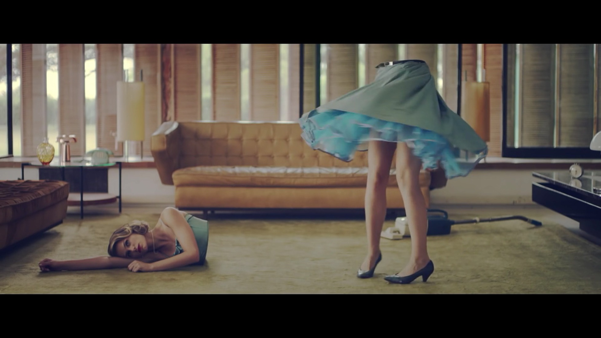 "Gone" por JR JR. Corte de vídeo.