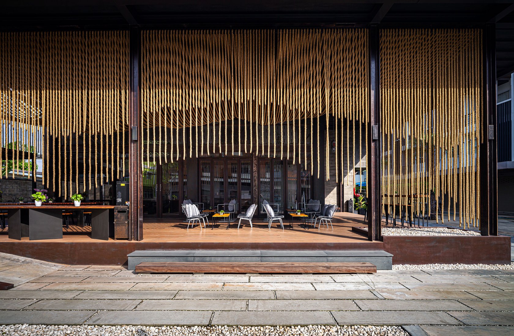 Hotel Navakitel Design por Junsekino Architect. Fotografía por Spaceshift Studio