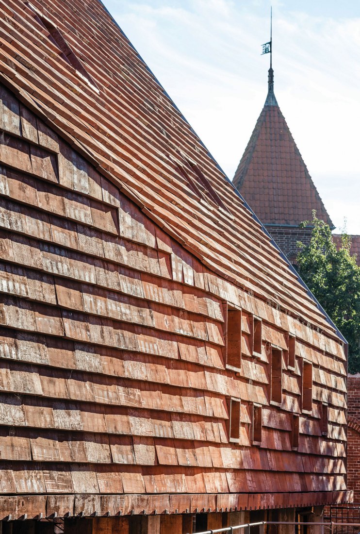 Kannikegården en la plaza de la Ribe Cathedral. Kannikegården por Lundgaard & Tranberg Arkitekter. Fotografía por Anders Sune Berg.