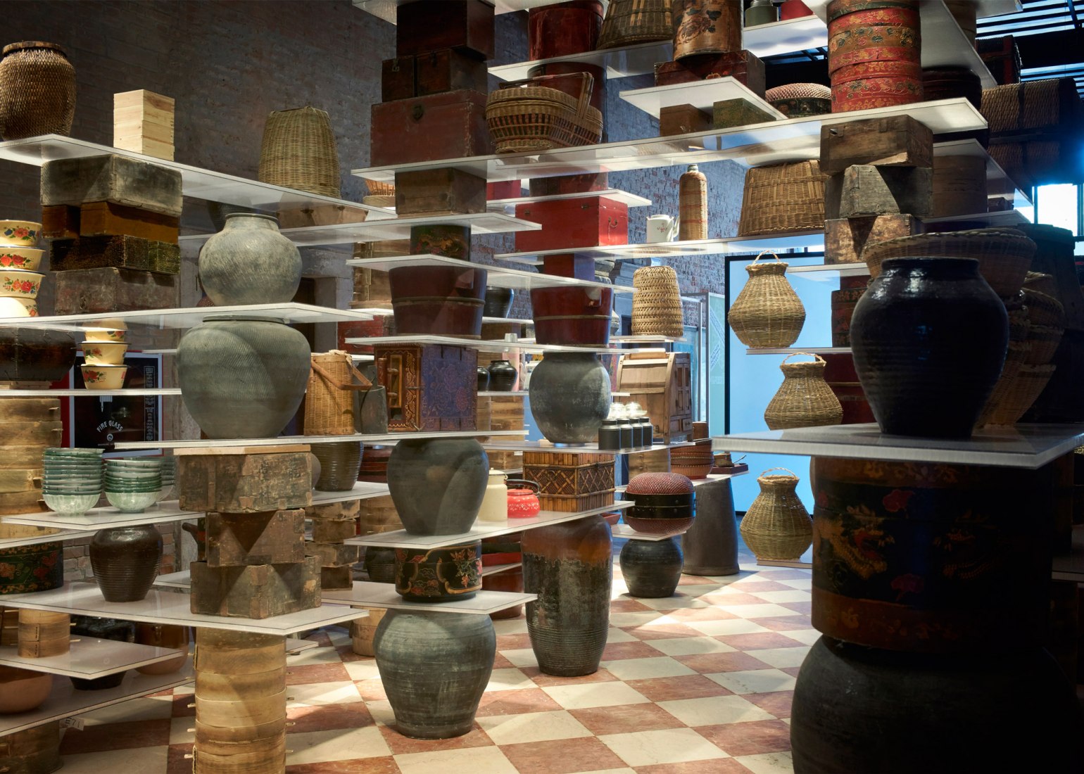Cocina flotando por Kengo Kuma. Bienal de Venecia de arquitectura 2016. Fotografía © Julien Lanoo.