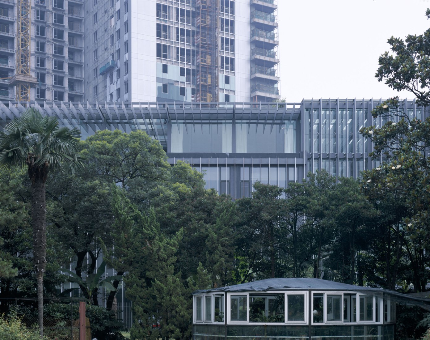 Z58 by Kengo Kunga within its context. Photograph © Mitsumasa Fujitsuka. Image courtesy of Kengo Kuma and Associates.