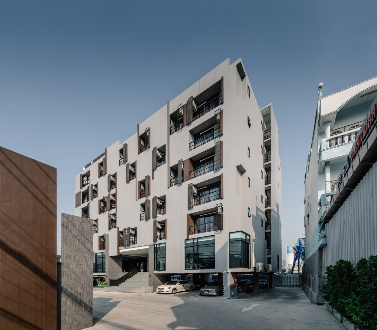 Latkrabang Apartment by Archimontage Design Fields Sophisticated. Photograph by Chaovarith Poonphol Photography.