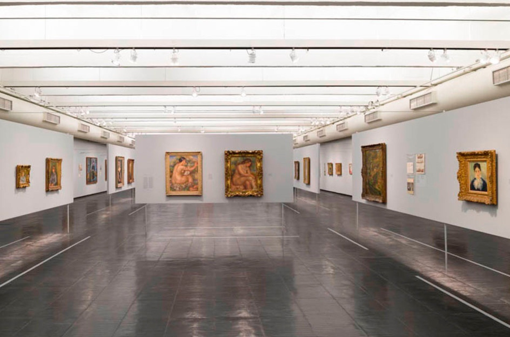 Exhibition, 1st ground floor.-  French Art. Image courtesy METRO Arquitetos. 