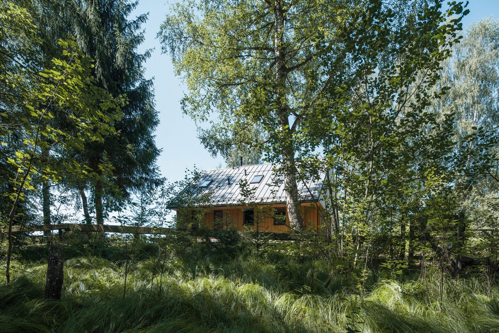 Lipno Lakeside Cabin by Les Archinautes. Photograph by Petr Polák.
