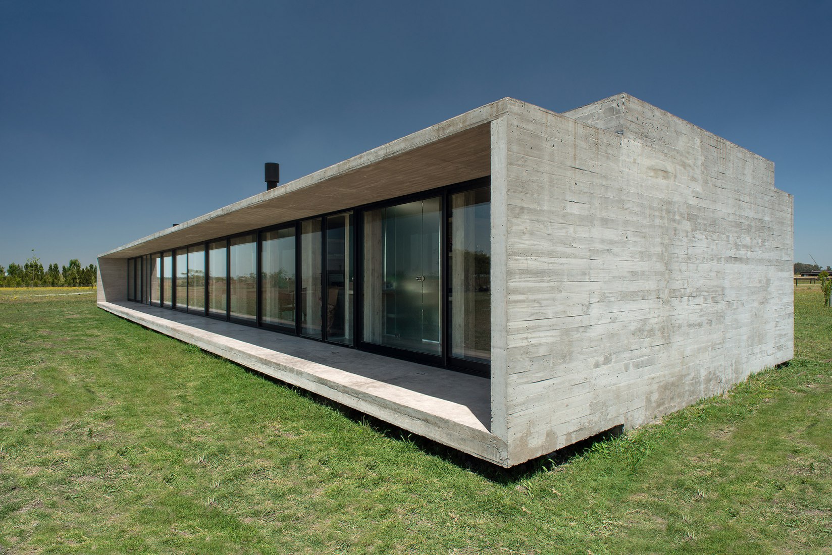 Casa de Campo por Luciano Kruk Arquitectos. Fotografía por Daniela Mac Adden.