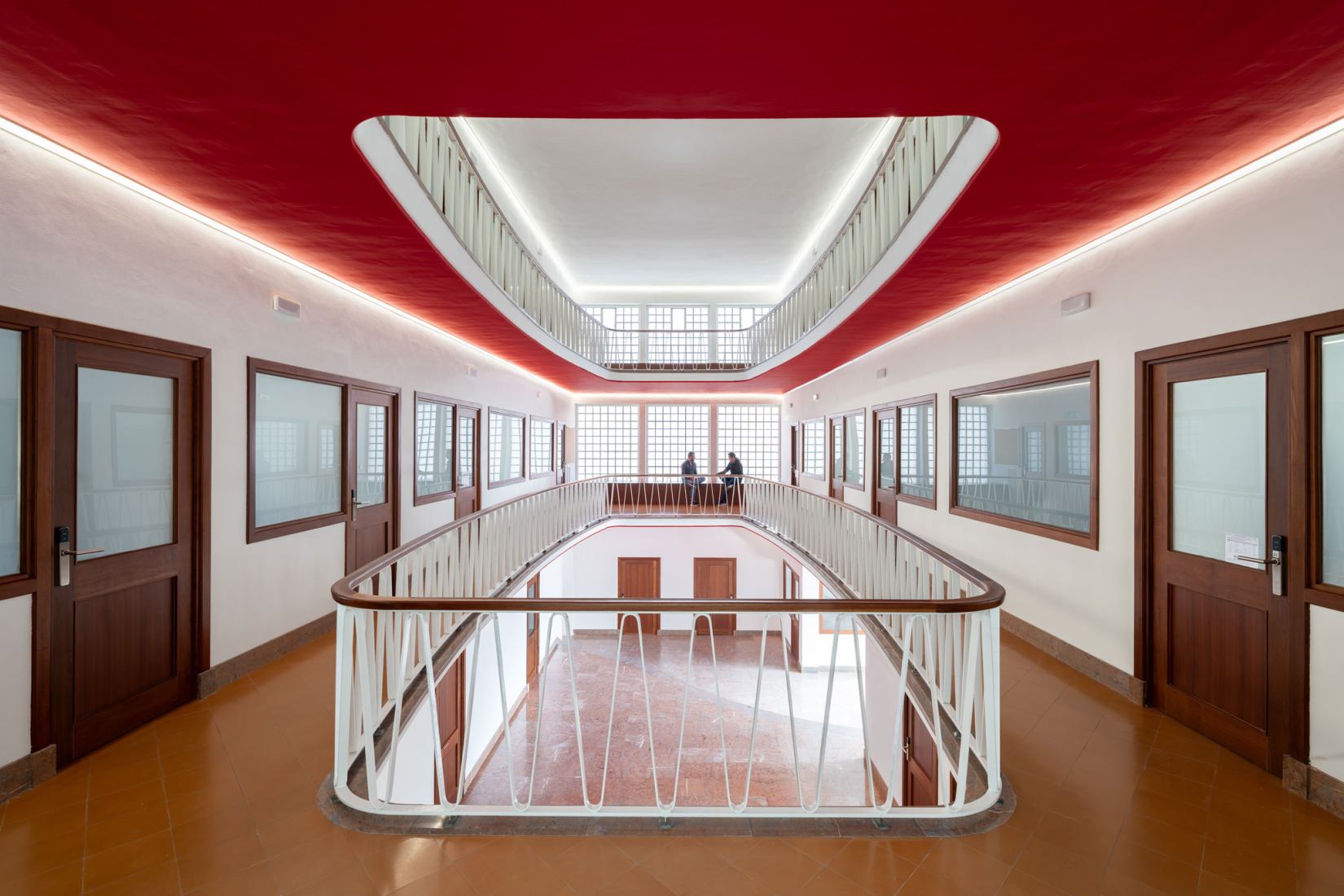 Reforma y ampliación de la Facultad de Filosofía y Letras de la Universidad de Zaragoza by Magén Arquitectos. Fotografía por Rubén Pérez Bescós.