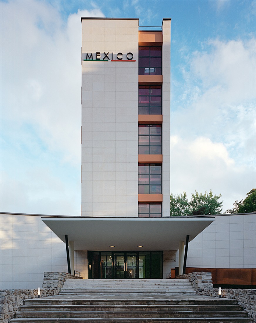 Vista exterior. Residencia de estudiantes Casa de México por Atela Architectes. Fotografía © Gerardo Custance. 