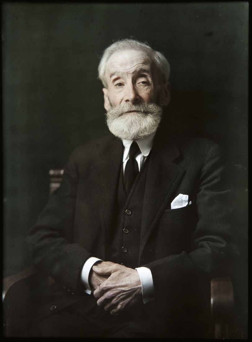 Serie de retratos familiares y un bodegón, ca. 1920. Fotografía por Francesc Carrera Bou. Placas autocromas. Museo Nacional de Arte de Cataluña (MNAC), Depósito de Víctor Carrera, 2006. Cortesía de Fundación MAPFRE.