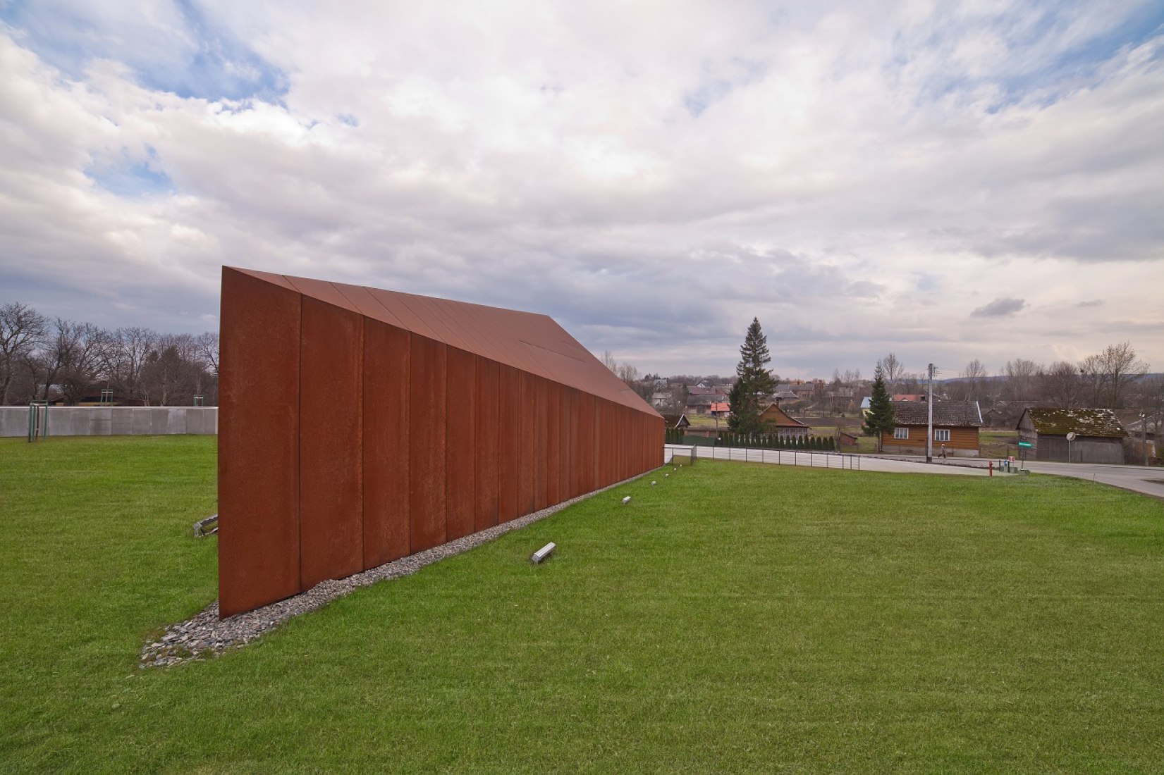 Vista exterior del Museo de la Familia Ulma por Nizio Design International. Fotografía © L.Kwartowicz. Imagen cortesía de Nizio Design International.