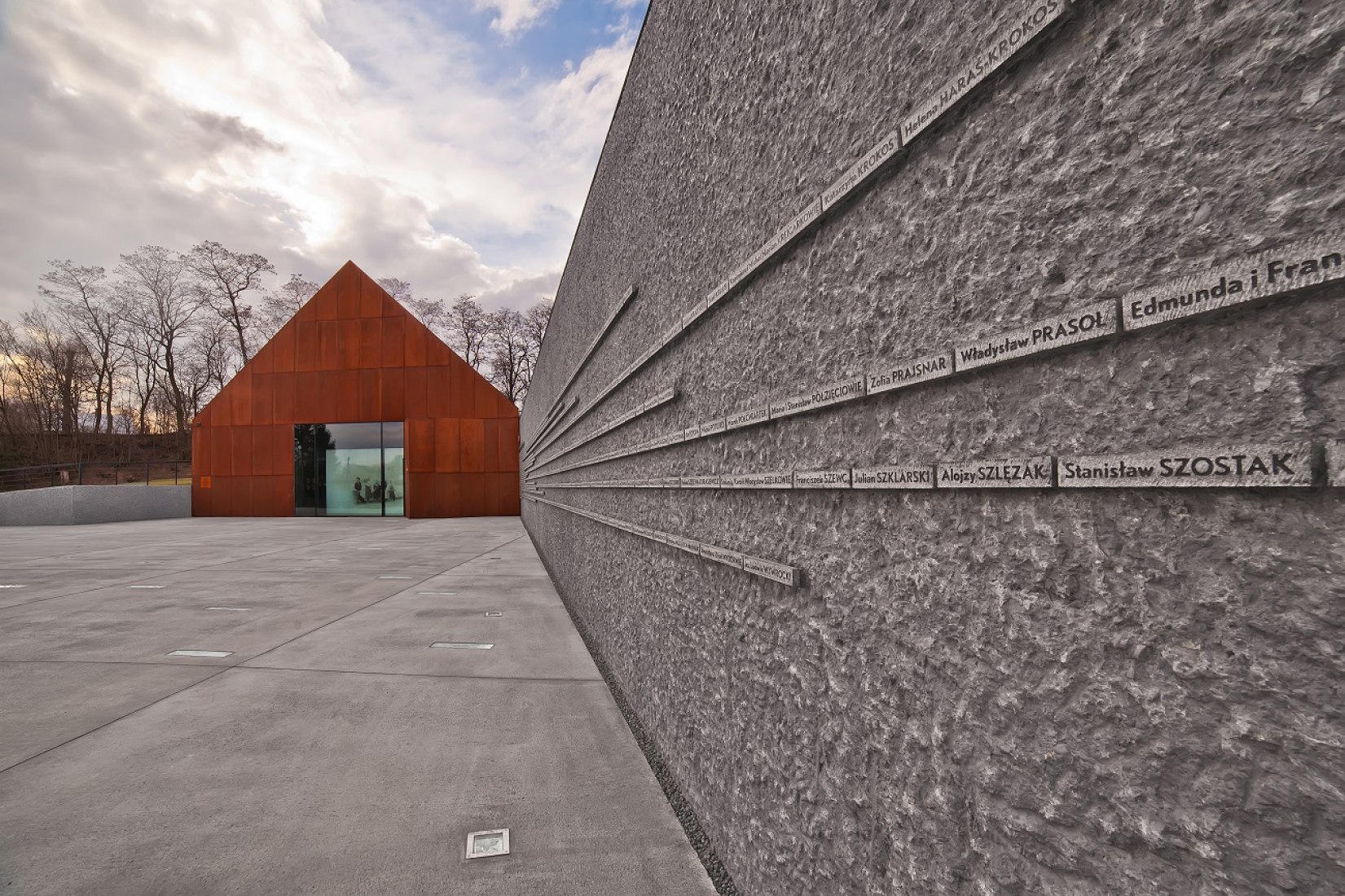 Vista exterior del Museo de la Familia Ulma por Nizio Design International. Fotografía © L.Kwartowicz. Imagen cortesía de Nizio Design International.