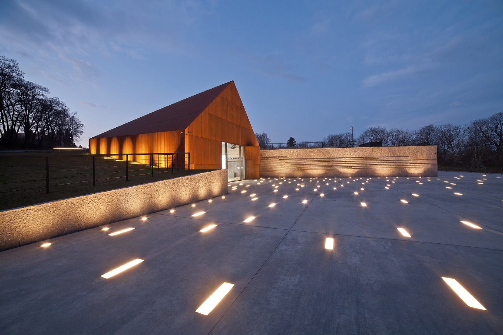 Vista exterior del Museo de la Familia Ulma por Nizio Design International. Fotografía © L.Kwartowicz. Imagen cortesía de Nizio Design International.