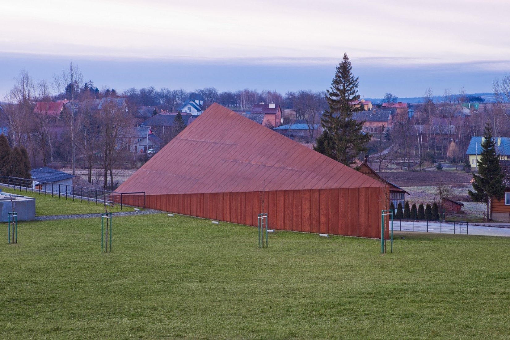 Vista exterior del Museo de la Familia Ulma por Nizio Design International. Fotografía © L.Kwartowicz. Imagen cortesía de Nizio Design International.