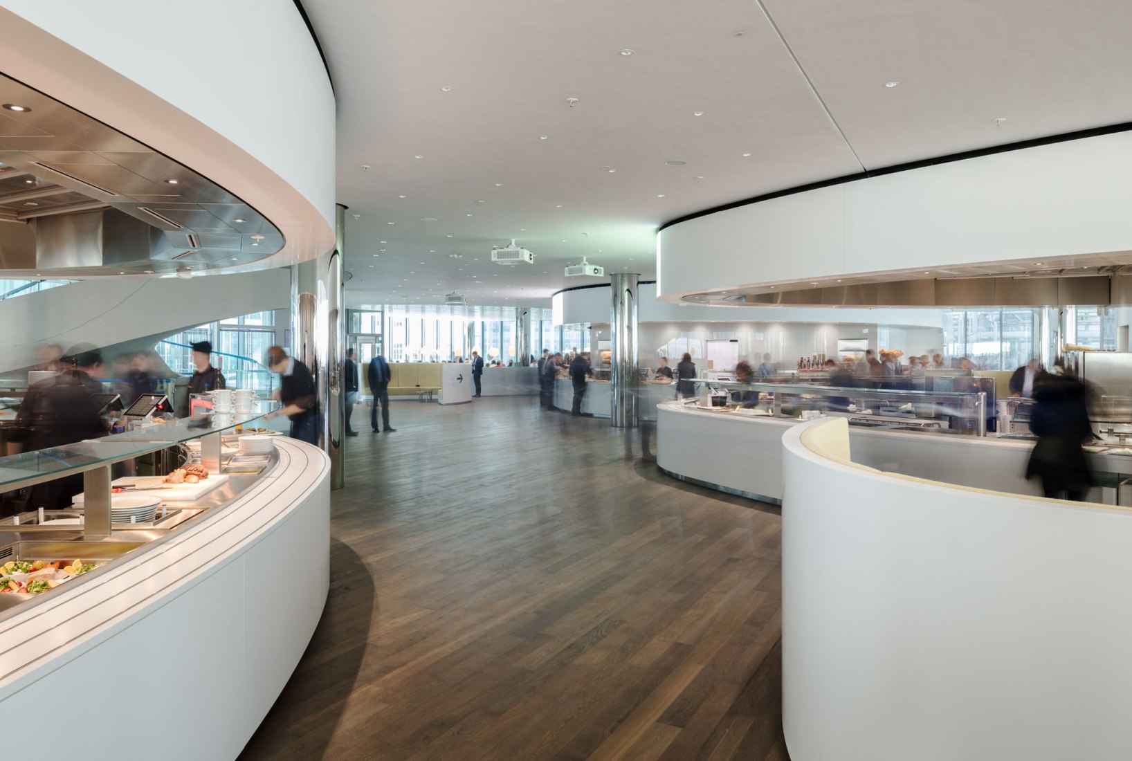 Restaurante. Centro de Innovación Merck por HENN. Fotografía por HG Esch