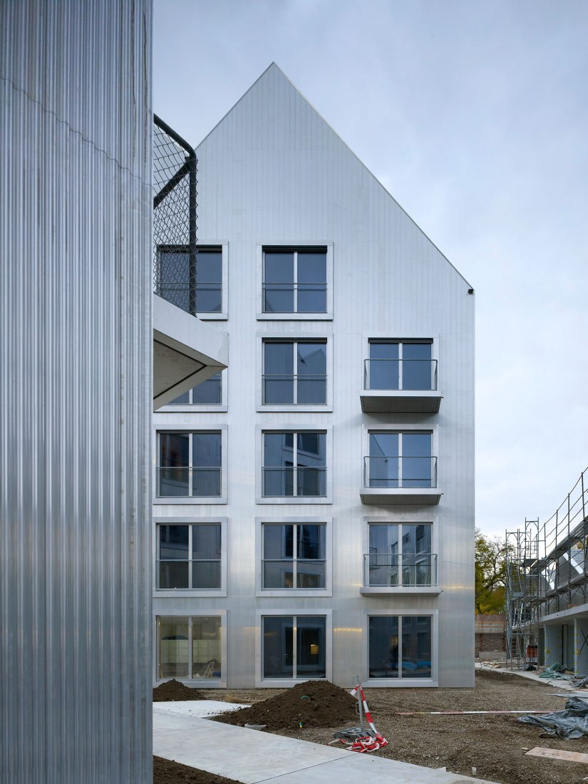 Hardstrasse 43 by Miller & Maranta. Photograph by Ruedi Walti.