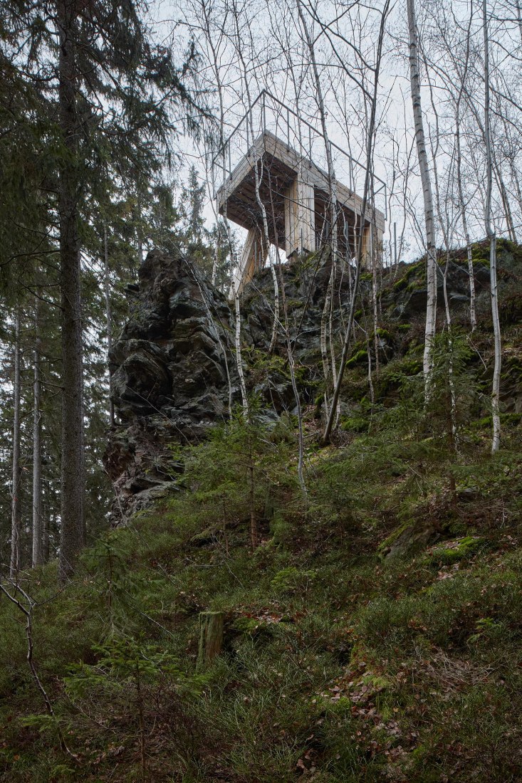 El oso. La Patrulla de Guardia por Mjölk architekti. Fotografía por BoysPlayNice.
