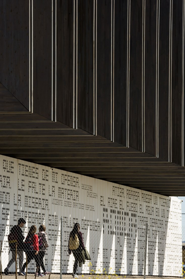 Facade. Adolfo Suárez Regional Library by MMiT Architects. Photography @ Fernando Alda