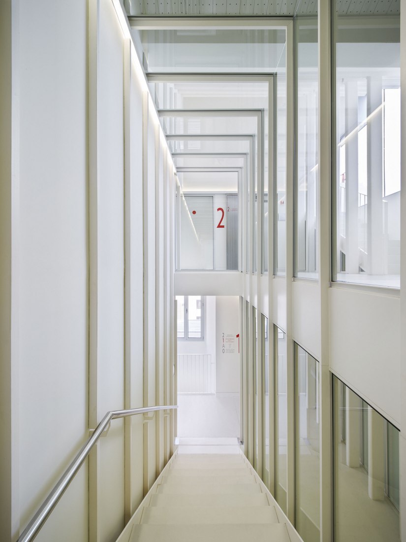 Renovation of an Old Fire Station of the Poble Sec in Barcelona by Roldán + Berengué Architects. Photography © Jordi Surroca