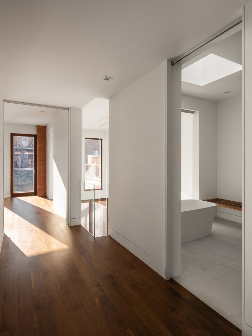 Brick House by Natalie Dionne Architecture. Photograph by Raphaël Thibodeau 