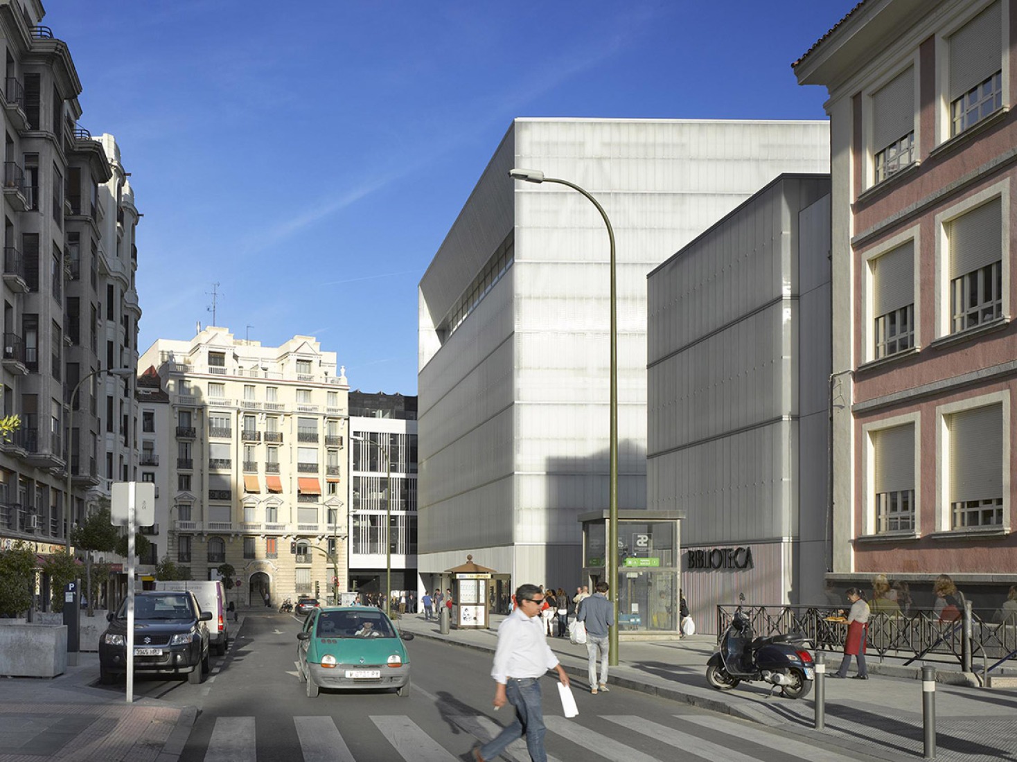 Mercado de Barceló en Madrid por Nieto Sobejano. Fotografía © Roland Halbe.