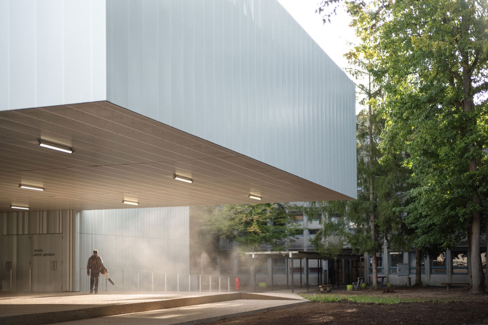 Joliot Curie High School Canteen Renovation by Ateliers O-S architectes. Photograph by Cyrille Weiner.