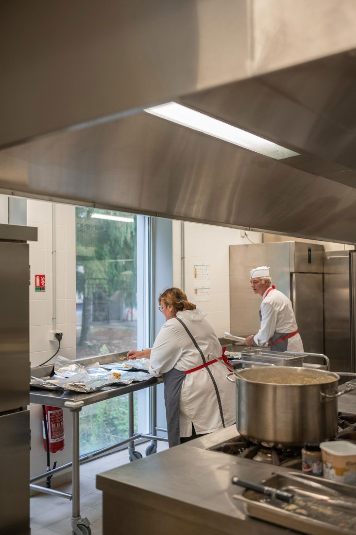 Joliot Curie High School Canteen Renovation by Ateliers O-S architectes. Photograph by Cyrille Weiner.
