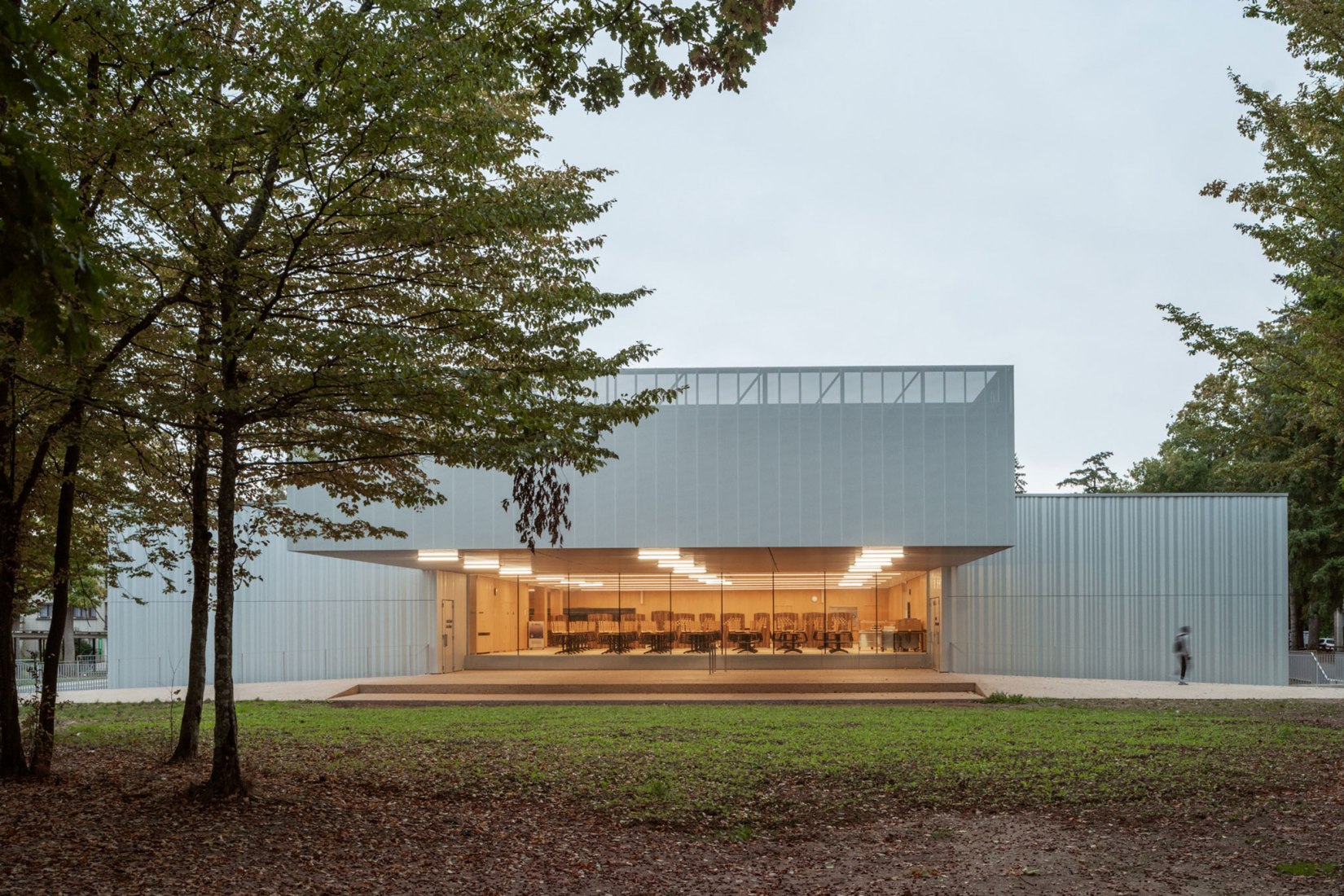 Joliot Curie High School Canteen Renovation by Ateliers O-S architectes. Photograph by Cyrille Weiner.