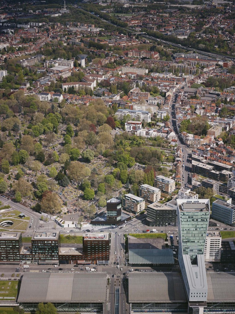 Vista a ojo de pajaro. Torre Euravenir en Lille por LAN Architects. Fotografía © Julien Lanoo