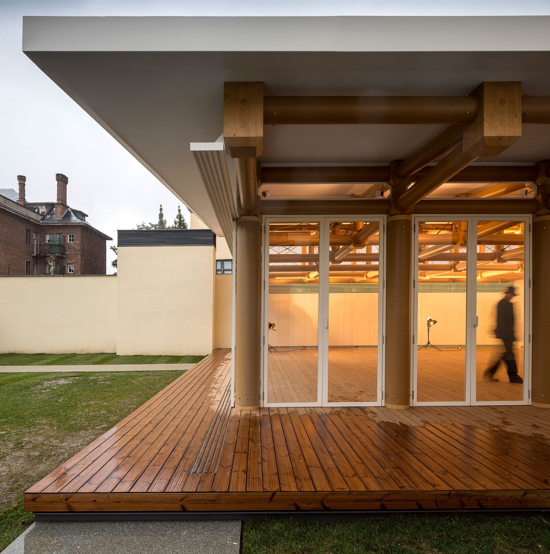 Paper pavilion for IE University by Shigeru Ban. 4th edition of OPEN HOUSE MADRID 2018. Courtesy by Open House Madrid