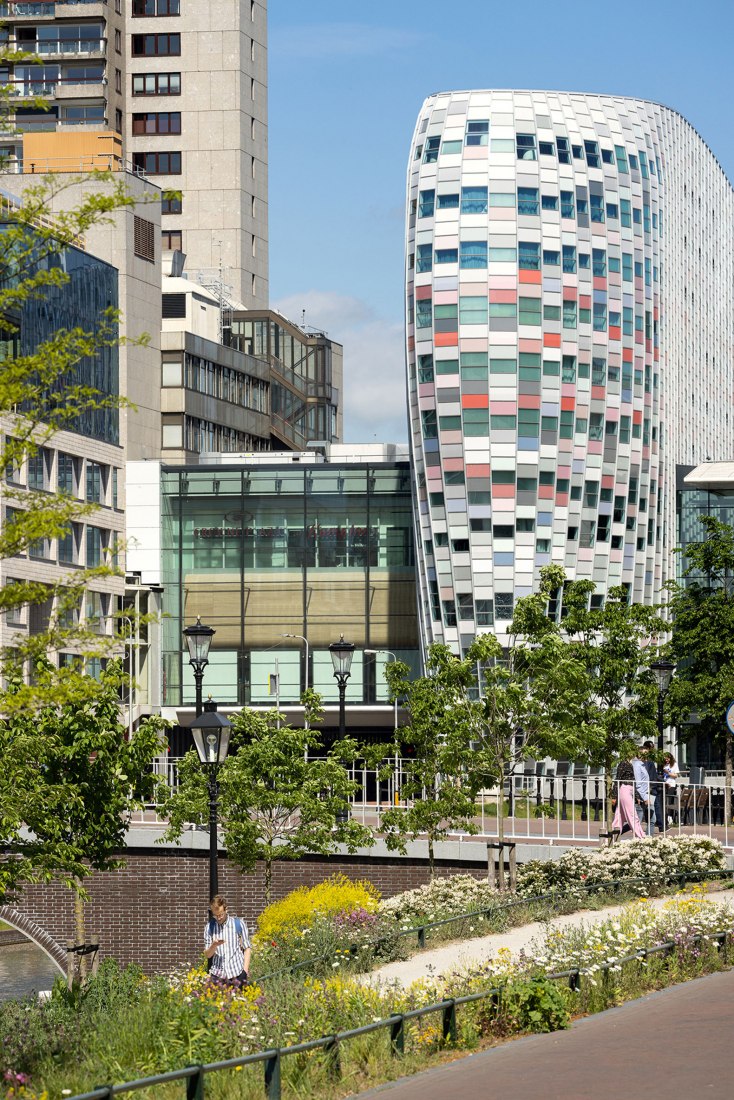 Catharijnesingel por OKRA landscape architects. Fotografía cortesía de OKRA