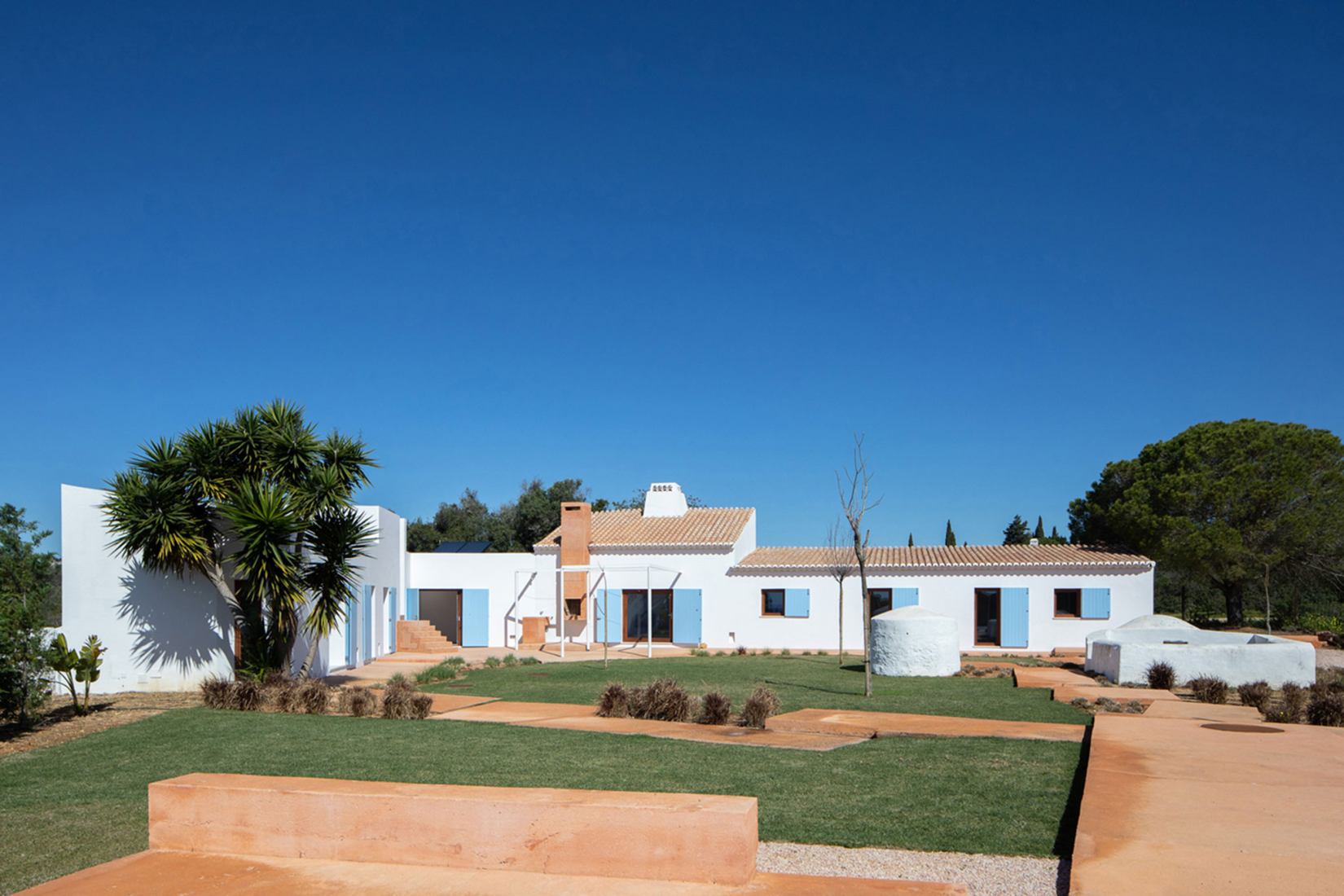 Casa do Loureiro por Orgânica Arquitectura. Fotografía por José Campos.