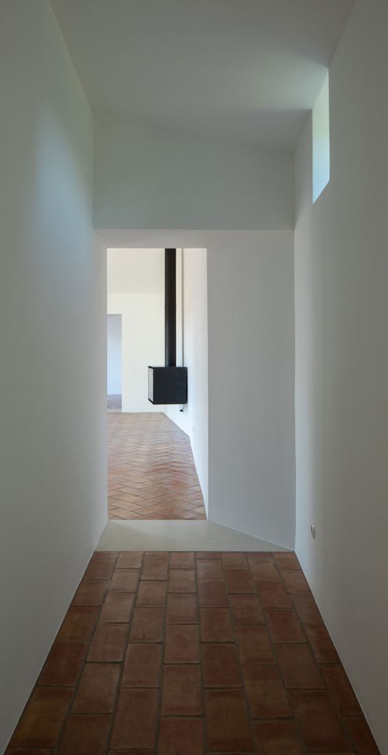 Casa do Loureiro por Orgânica Arquitectura. Fotografía por José Campos.