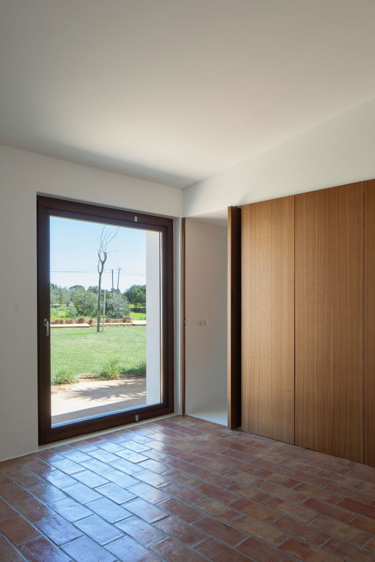 Casa do Loureiro por Orgânica Arquitectura. Fotografía por José Campos.