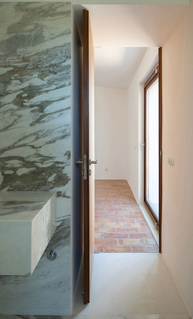 Casa do Loureiro por Orgânica Arquitectura. Fotografía por José Campos.