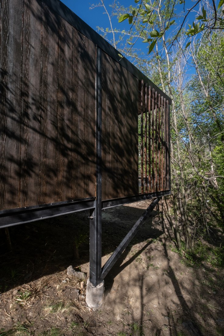 Casita en el Rio por Pablo Senmartin Arquitectos. Fotografía por Andrés Domínguez.