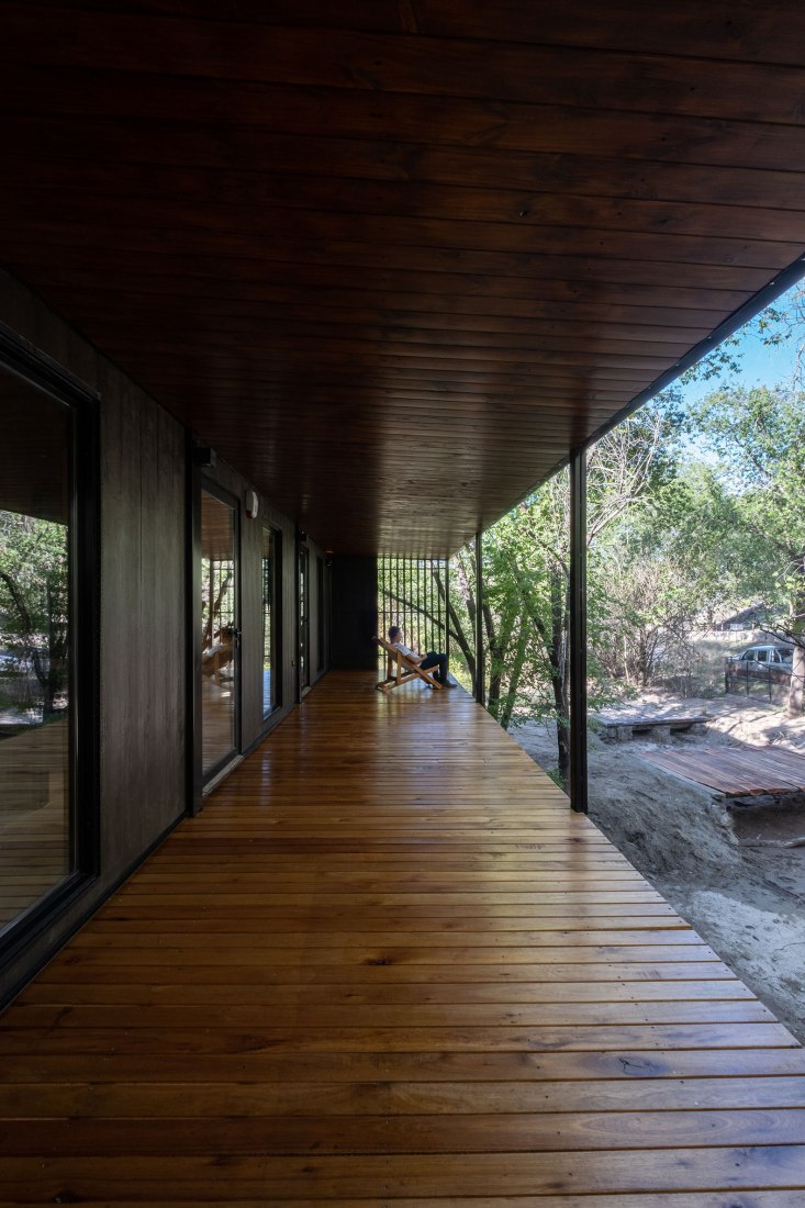 Casita en el Rio por Pablo Senmartin Arquitectos. Fotografía por Andrés Domínguez.