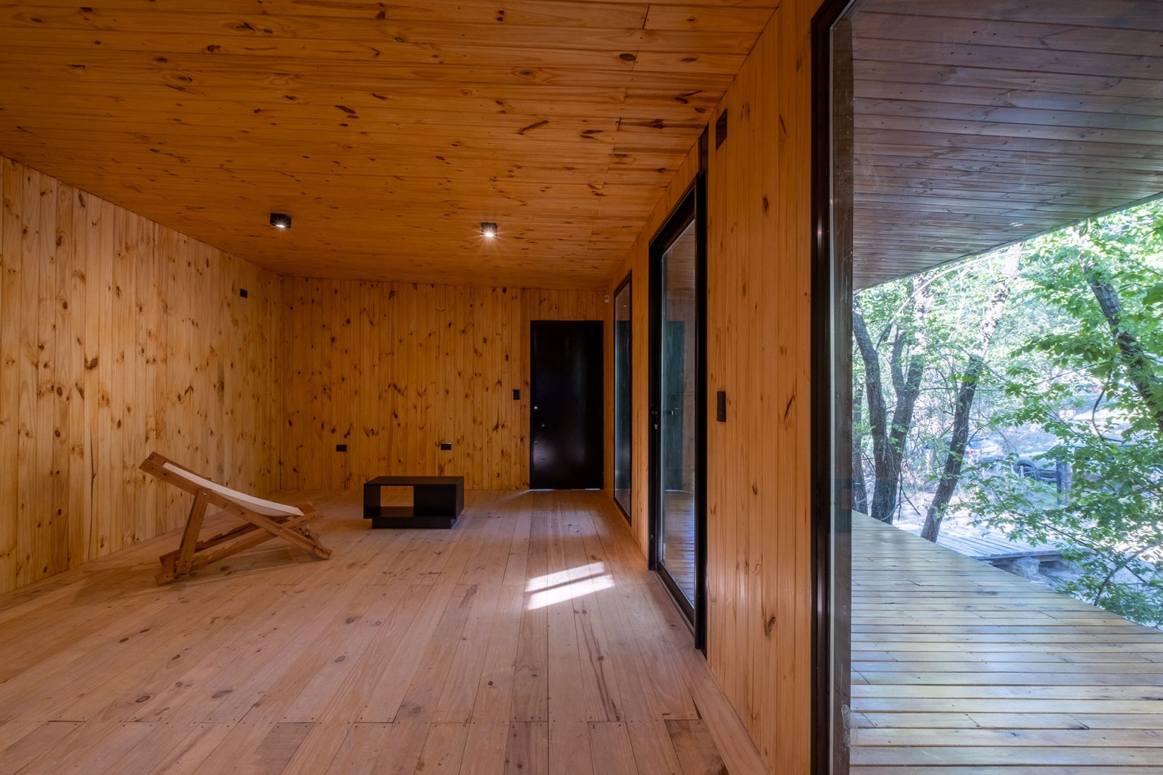 Casita en el Rio por Pablo Senmartin Arquitectos. Fotografía por Andrés Domínguez.