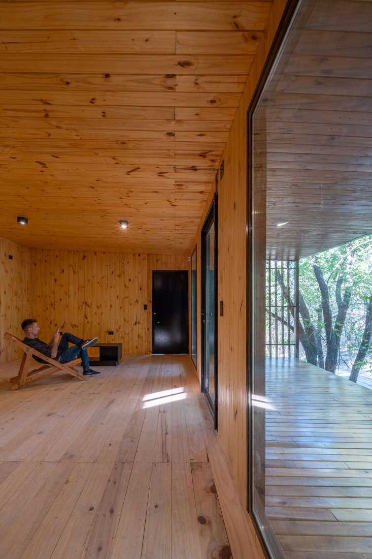 Casita en el Rio por Pablo Senmartin Arquitectos. Fotografía por Andrés Domínguez.