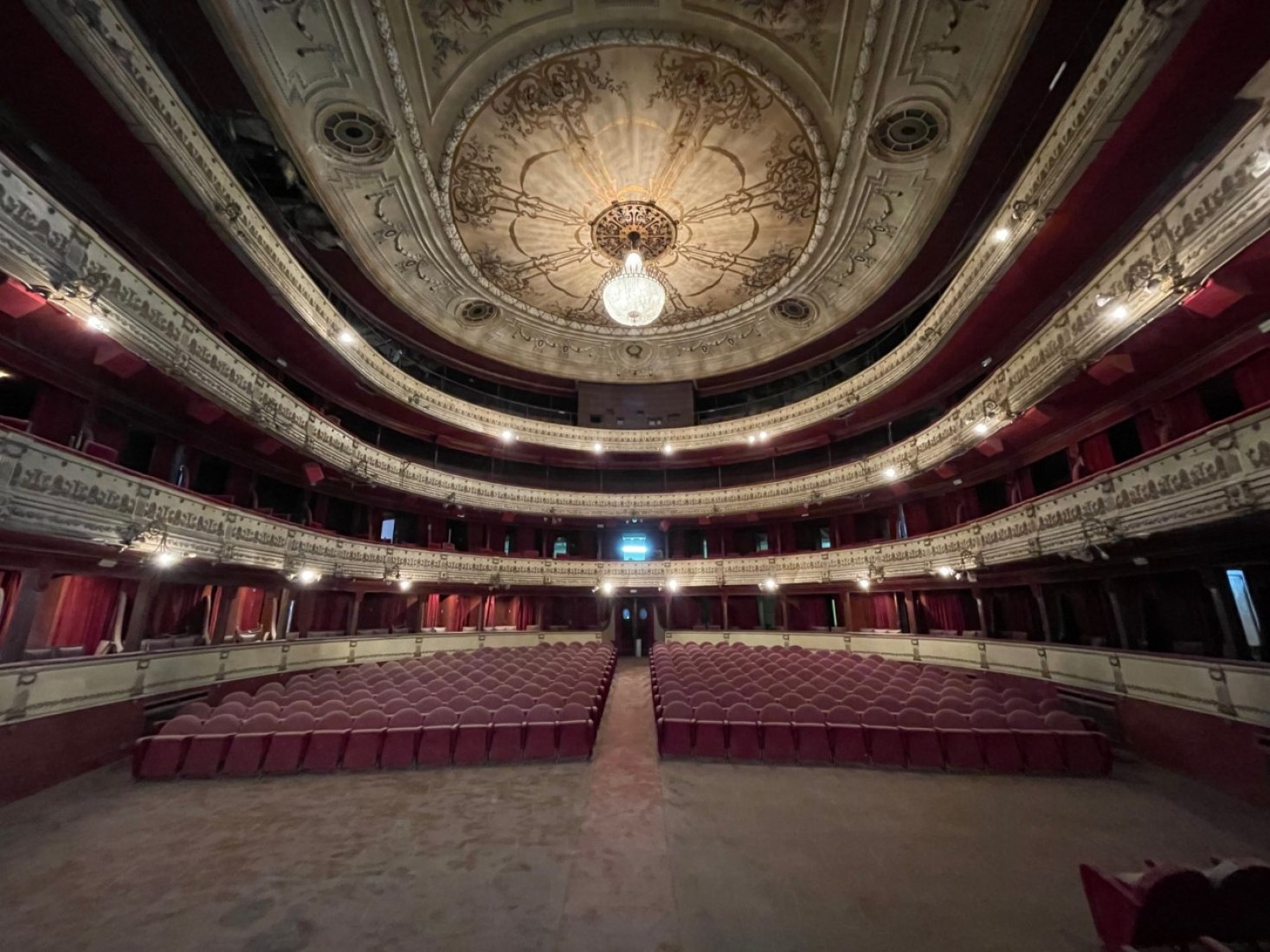 Estado actual. Rehabilitación del Teatro Lope de Vega por Paredes Pedrosa + Contextos de Arquitectura y Urbanismo. Fotografía por Lafuente Silva.