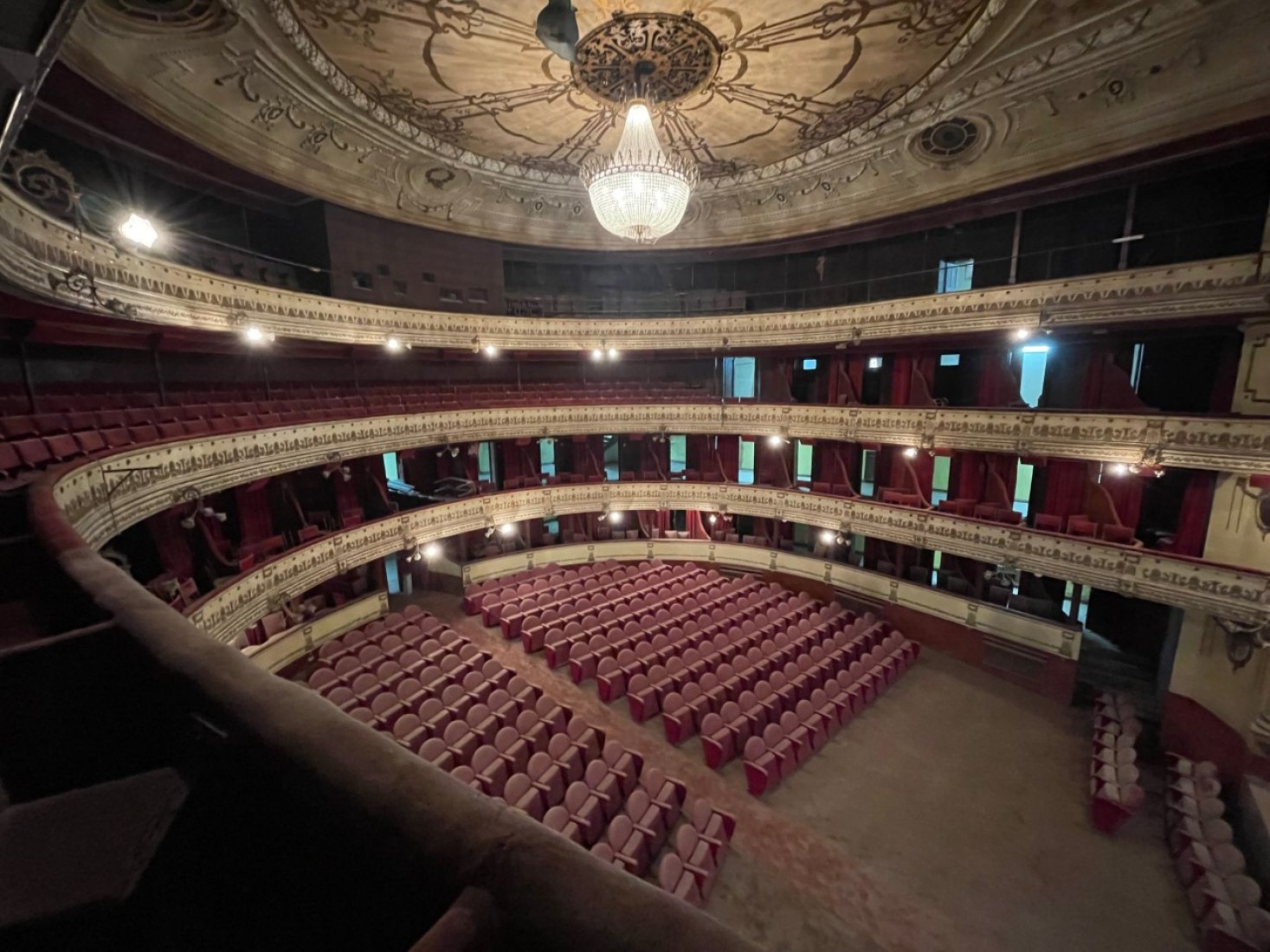 Estado actual. Rehabilitación del Teatro Lope de Vega por Paredes Pedrosa + Contextos de Arquitectura y Urbanismo. Fotografía por Lafuente Silva.