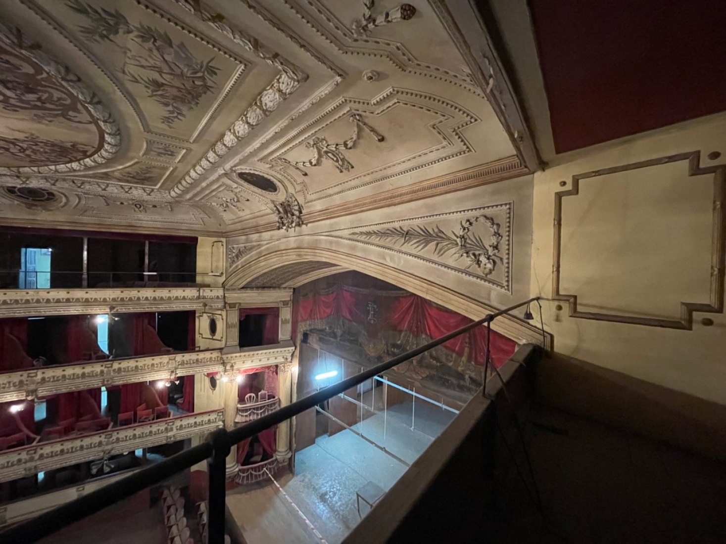 Estado actual. Rehabilitación del Teatro Lope de Vega por Paredes Pedrosa + Contextos de Arquitectura y Urbanismo. Fotografía por Lafuente Silva.