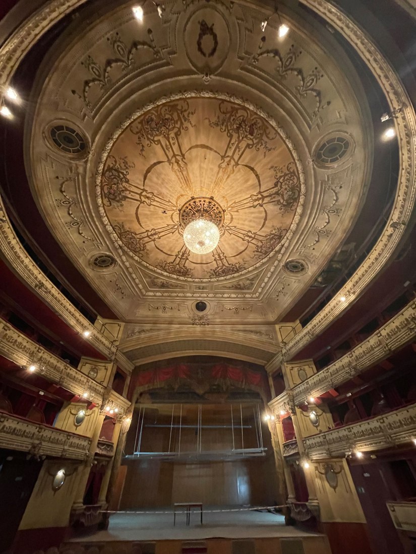 Estado actual. Rehabilitación del Teatro Lope de Vega por Paredes Pedrosa + Contextos de Arquitectura y Urbanismo. Fotografía por Lafuente Silva.