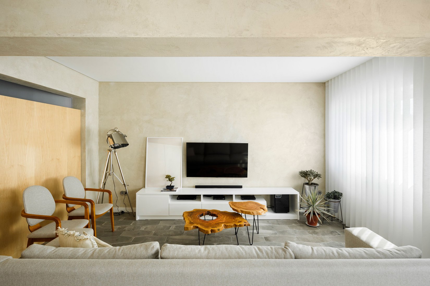 Lar Familiar by Paulo Moreira architectures. Photograph by Ivo Tavares Studio