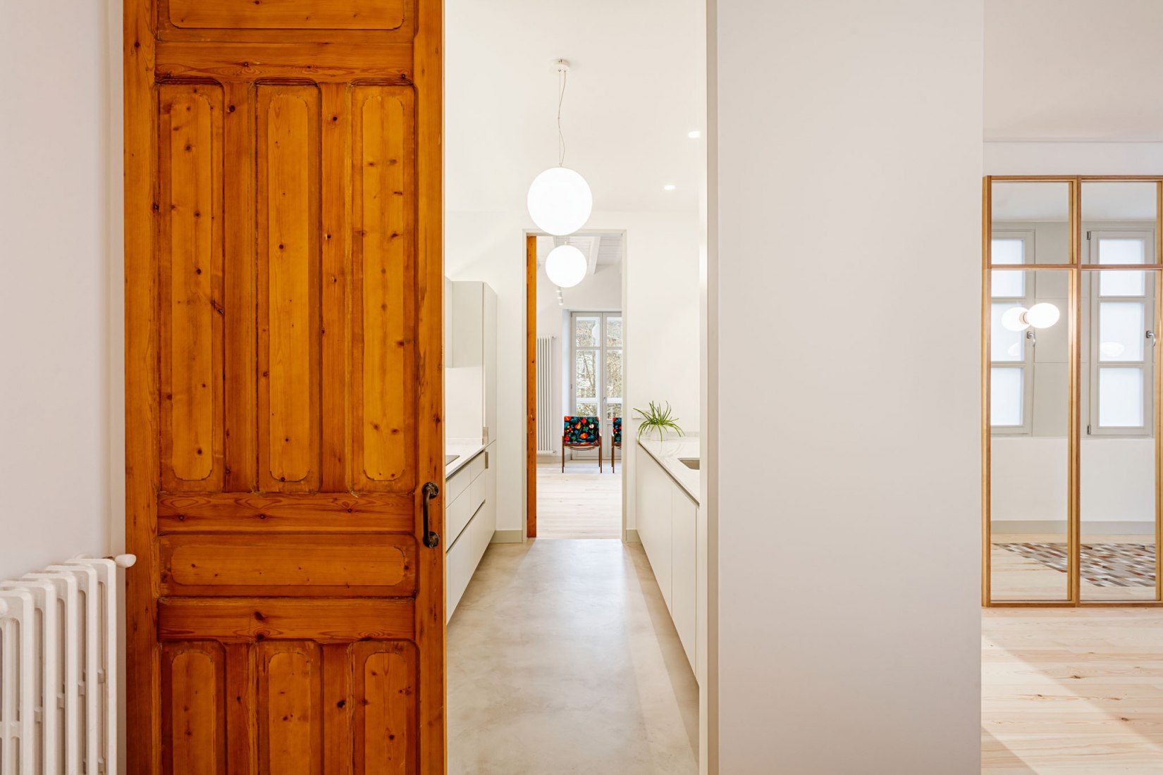 Dos apartamentos Elkano por Pauzarq. Fotografía por Aitor Estévez
