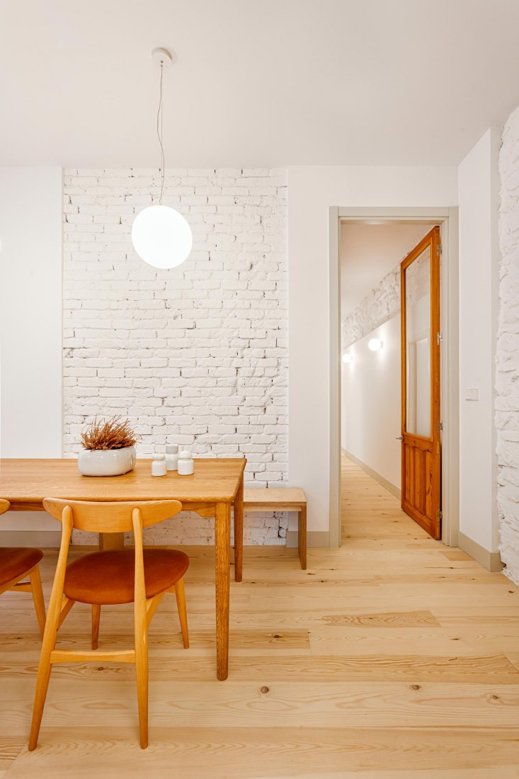 Dos apartamentos Elkano por Pauzarq. Fotografía por Aitor Estévez