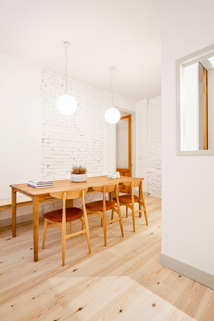 Dos apartamentos Elkano por Pauzarq. Fotografía por Aitor Estévez