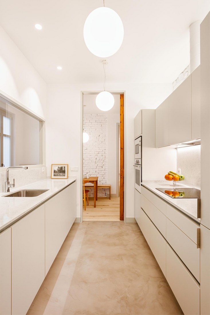 Dos apartamentos Elkano por Pauzarq. Fotografía por Aitor Estévez