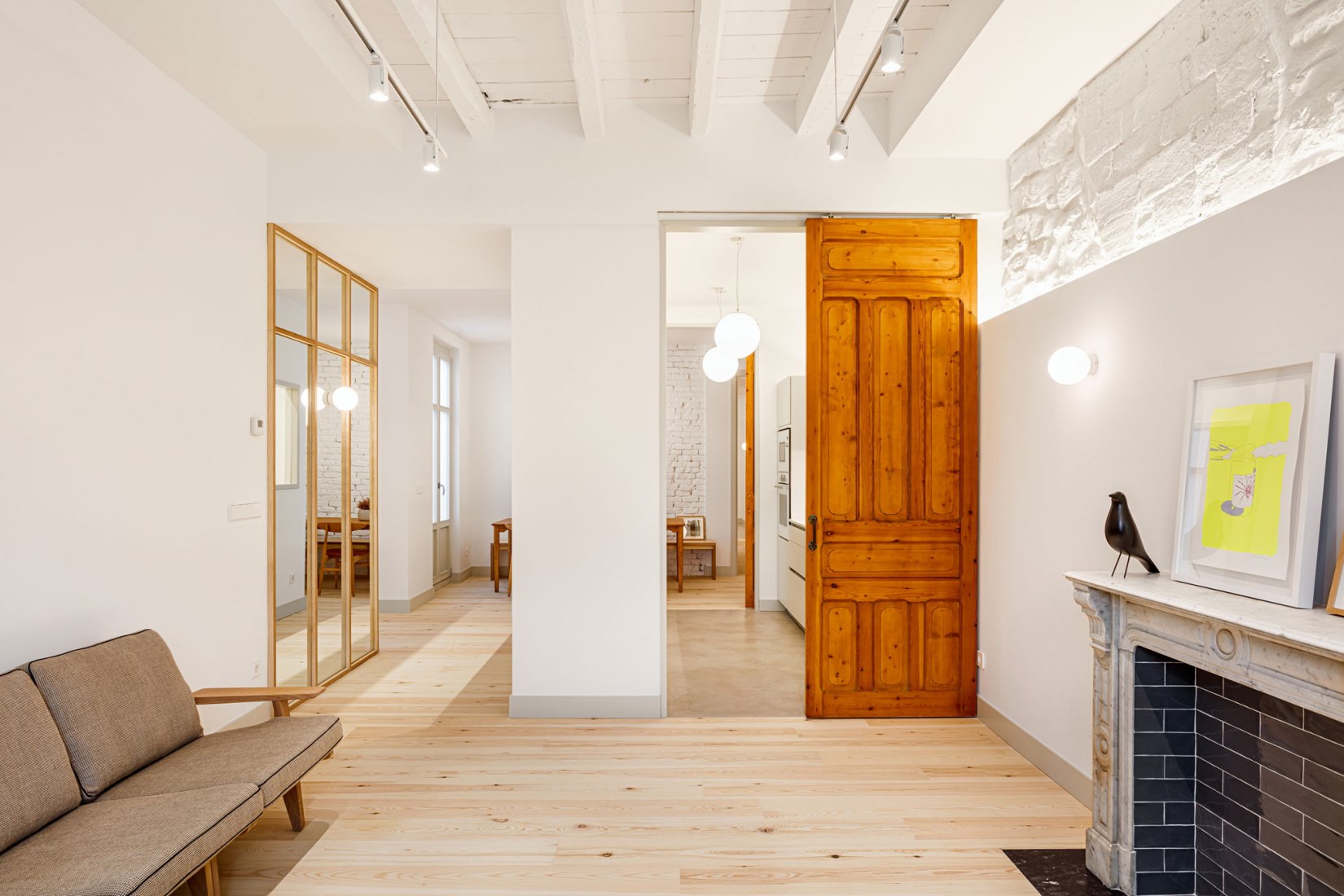 Dos apartamentos Elkano por Pauzarq. Fotografía por Aitor Estévez