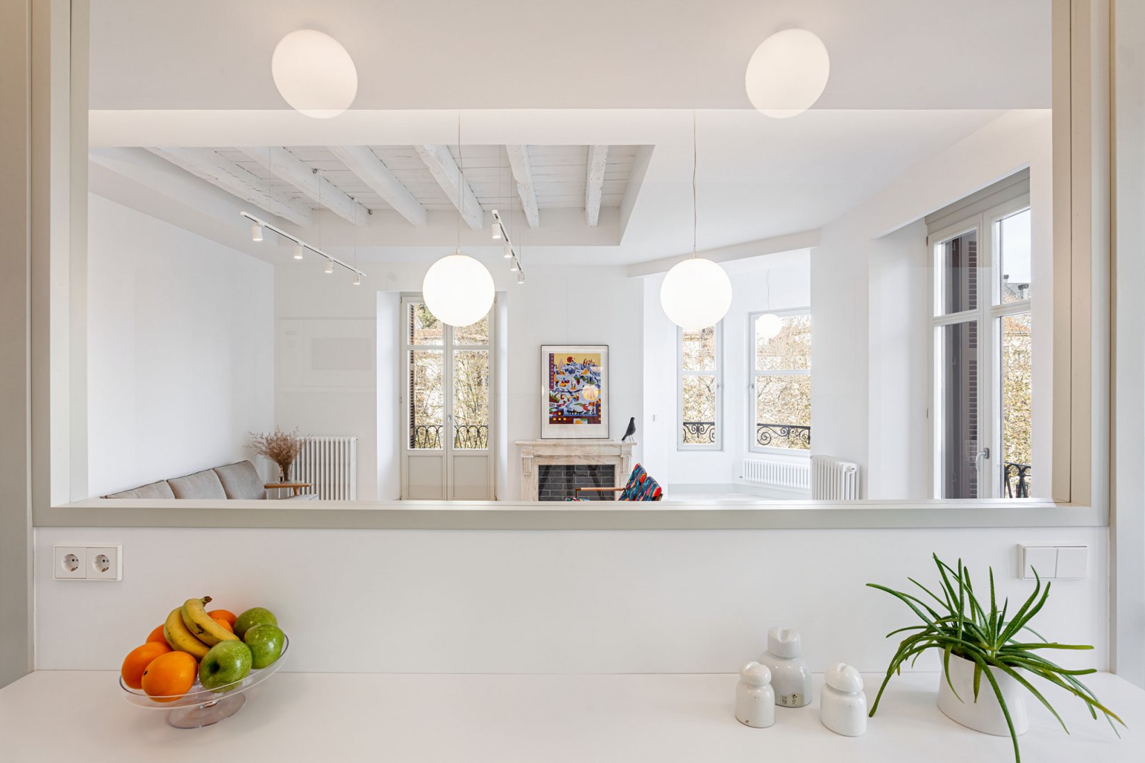 Dos apartamentos Elkano por Pauzarq. Fotografía por Aitor Estévez