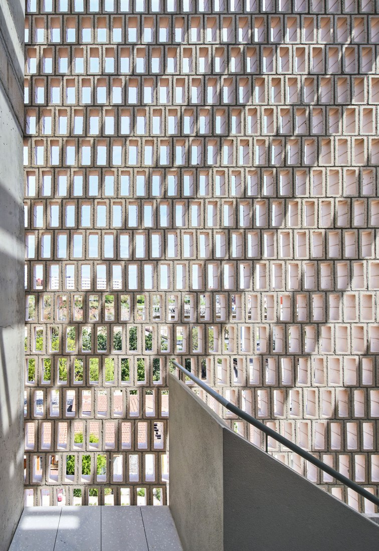 54 viviendas sociales en Bon Pastor por Peris + Toral Arquitectes. Fotografía por José Hevia.
