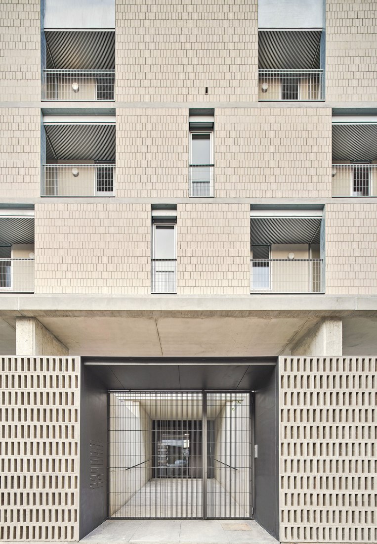 54 viviendas sociales en Bon Pastor por Peris + Toral Arquitectes. Fotografía por José Hevia.